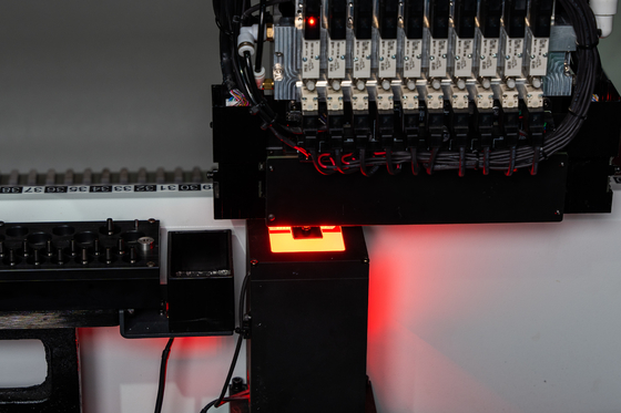 TS10 SMT Pick And Place Machine 10 голов 100 питателей 01005 Поддержка высокой скорости