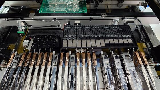 Charmhigh 551P SMD Pick and Place Machine Прототипирование малых партий производства CPK≥1.0
